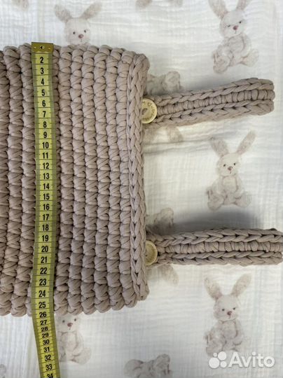 Корзинка вязаная на кроватку