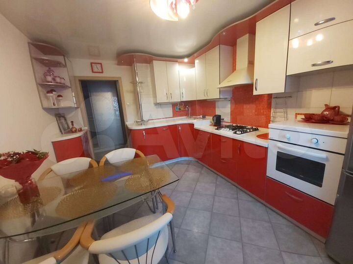 3-к. квартира, 83 м², 1/10 эт.