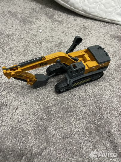 Экскаватор игрушечный механический