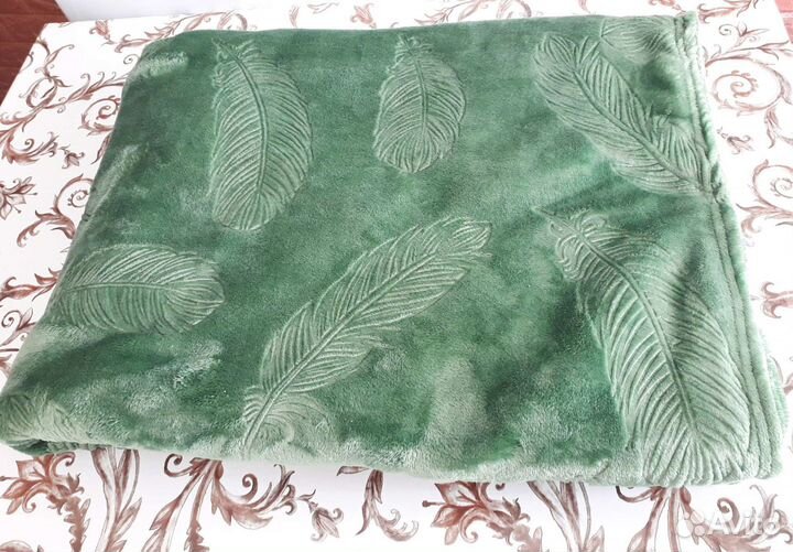 Плед зелёный плюшевый