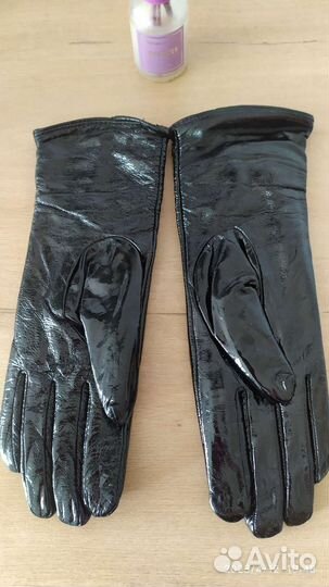Лакированные перчатки