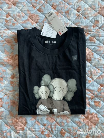 Kaws x Uniqlo UT Short Sleeve Graphic S размер