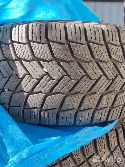 Michelin X-Ice 3 235/45 R18 98