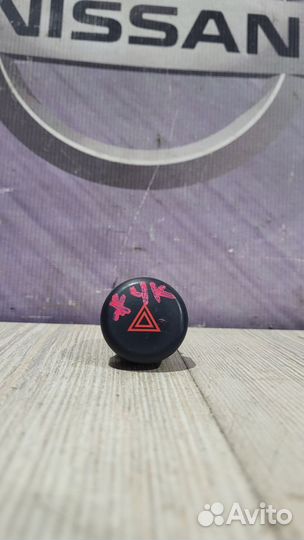 Кнопка аварийной сигнализации Nissan juke F15