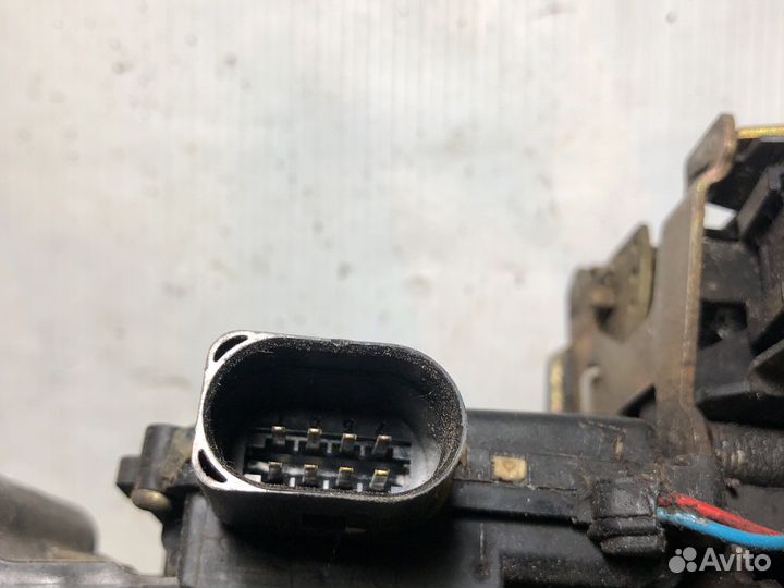 Замок двери водительский passat B5 superb