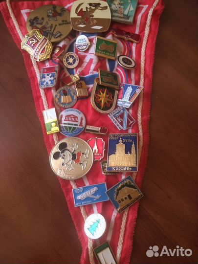 Продам коллекцию значков 