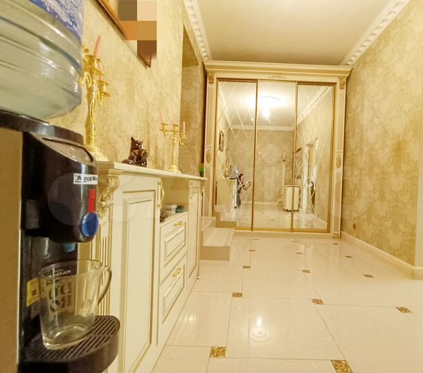 4-к. квартира, 100 м², 1/3 эт.