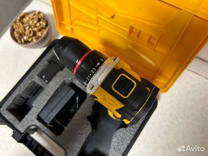 Шуруповёрт аккумуляторный 18В бесщёточный в кейсе