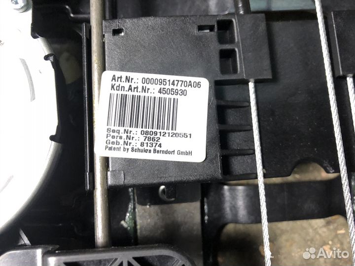 Моторчик сиденья правого Volkswagen Tiguan 08-17