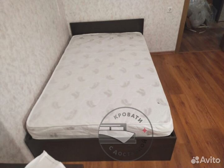 Кровать с матрасом