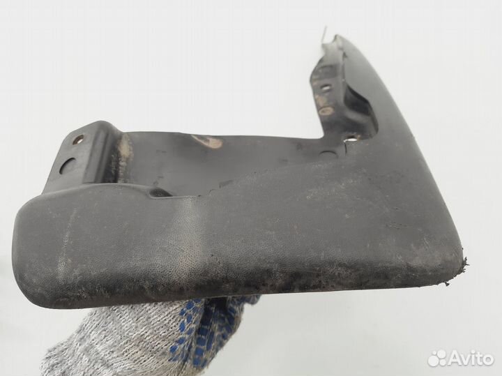 Брызговик передний правый Skoda Fabia