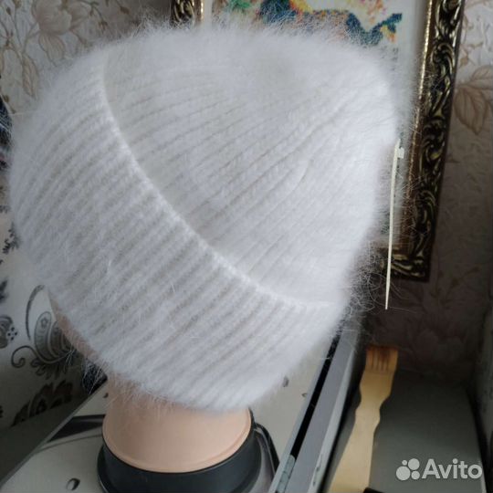 Шапка новая белая