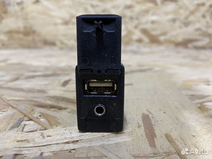 Разъем USB AUX Toyota Camry 50