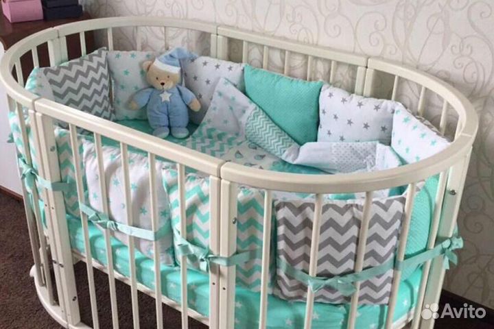 Детская кроватка с маятником