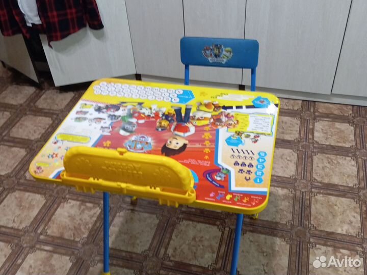 Стол и стульчик детские