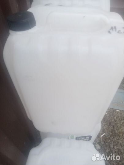 Канистра пластиковая 20 литров б/у