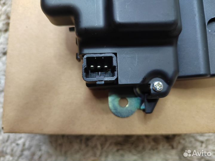 Замок багажника Hyundai Solaris 2 Kia Rio 4