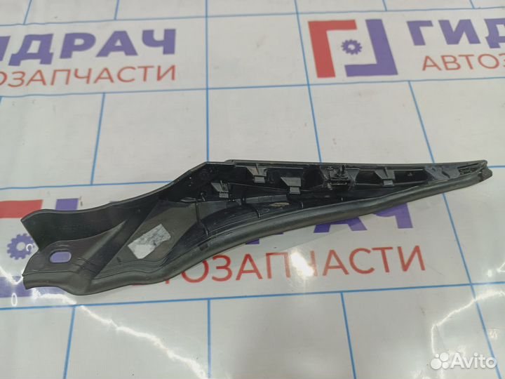 Накладка решетки стеклоочистителей левая Renault M