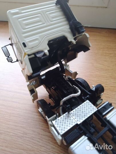 Модель автомобиля камаз 65206 с полуприцепом