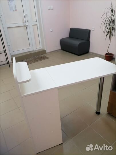 Маникюрный стол складной