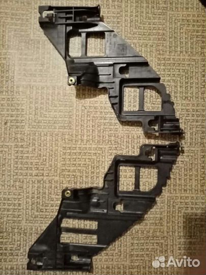 Кронштейн фар левый и прпвый для VW Golf VI