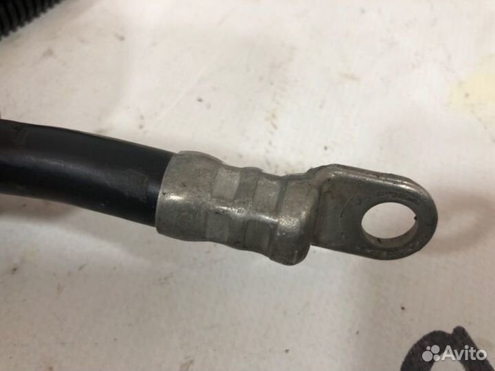 Плюсовая клемма аккумулятора Mercedes W211