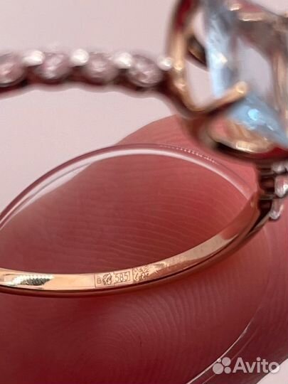 Золотое кольцо с топазом