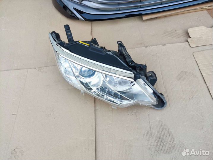 Фара правая оригинал на Тойота Камри 55 2014-2018