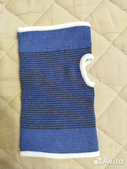 Бандаж напульсник фиксатор запястья