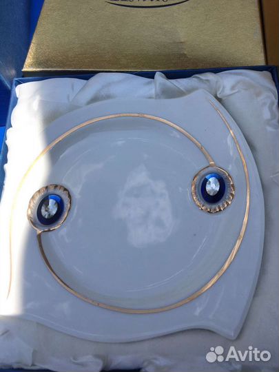 Набор фарфор. посуды новый