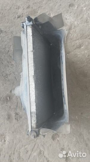 Радиатор охлаждения двигателя Volkswagen Passat