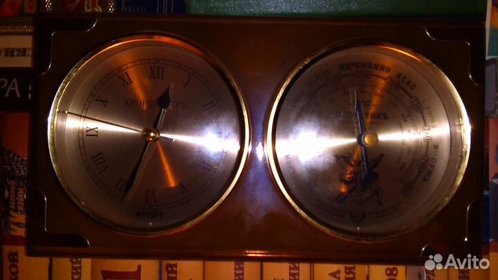 Барометр с часами