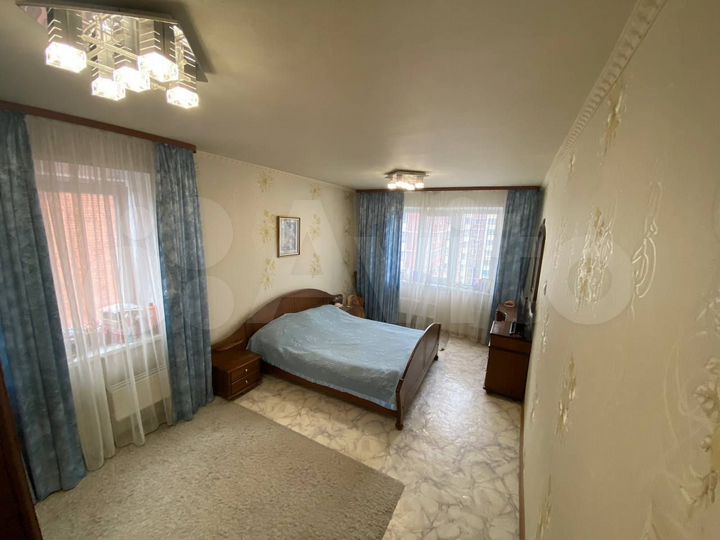 3-к. квартира, 80 м², 8/10 эт.