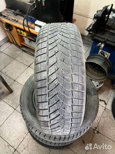 Goodyear UltraGrip Ice 225/60 R17