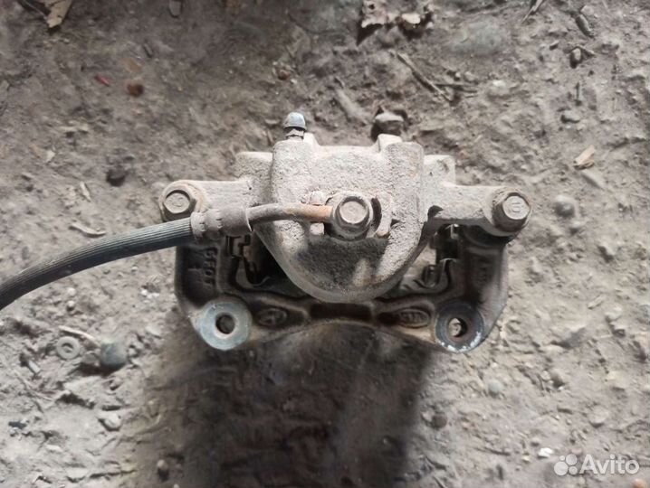 Суппорт передний левый KIA Rio 2 JB