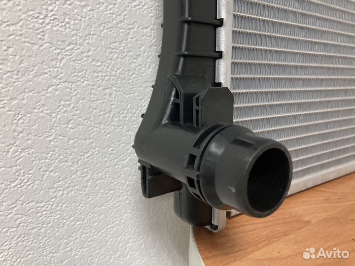 Радиатор охлаждения Фольксваген Тигуан 16