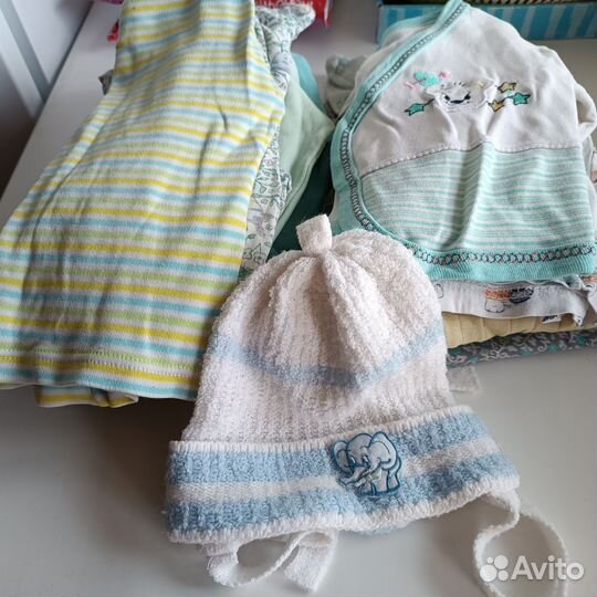 Одежда для новорожденных пакетом, шапки