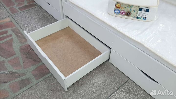 Детская кровать с матрасом и ящиками (новая)