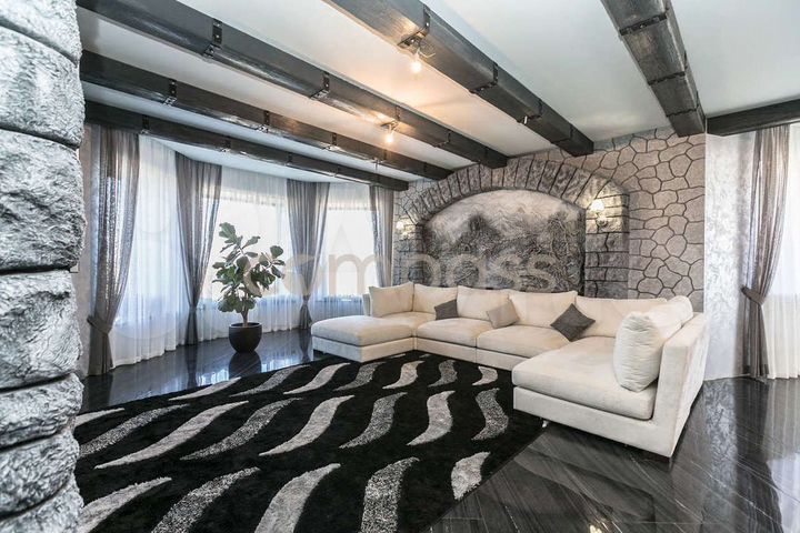 Дом 363 м² на участке 18 сот.