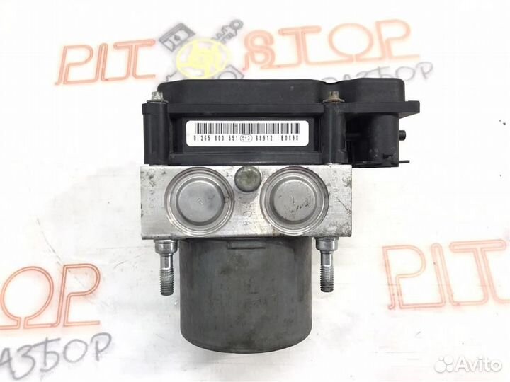Блок ABS под капотом Toyota Estima (AHR20,ACR50,A