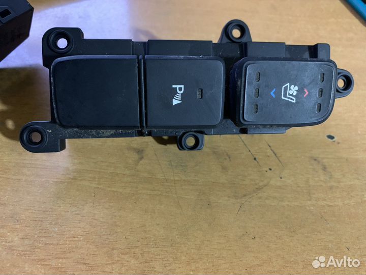 Блок переключателей Hyundai Santa Fe Sport