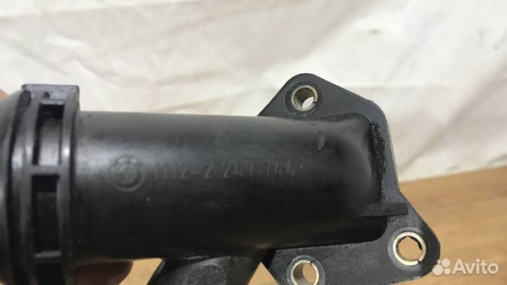 Фланец (тройник) системы охлаждения BMW 7