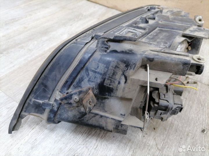 Фара передняя правая Audi A6 C5 2002