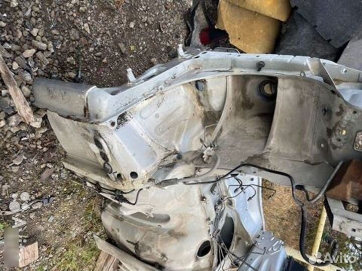 Передняя правая четверть Renault Symbol 2 K4JA712