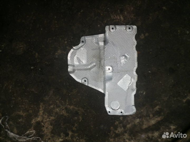 Тепловой экран глушителя передний BMW 1