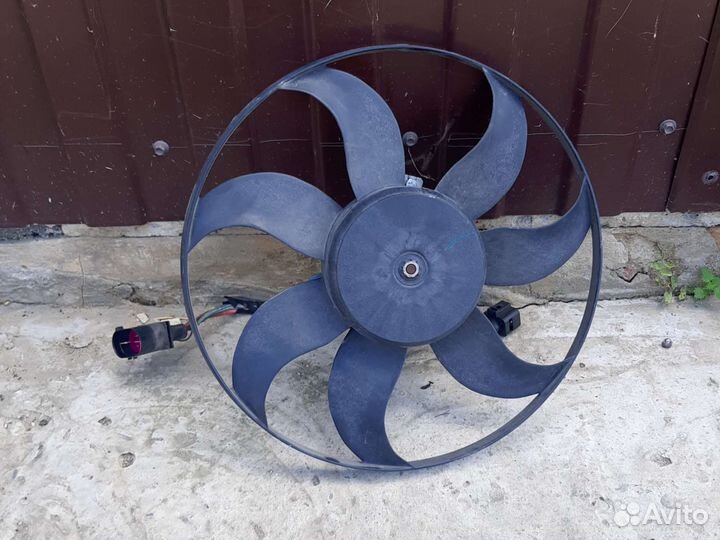 Вентилятор охлаждения VW Golf 6