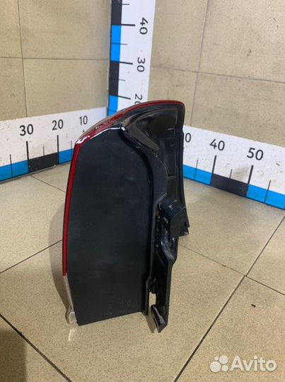 Фонарь задний наружный левый Toyota Land Cruiser