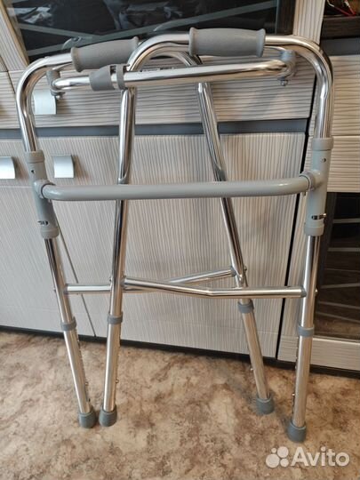 Ходунки для взрослых шагающие