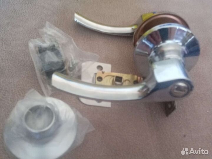 Дверная ручка с замком