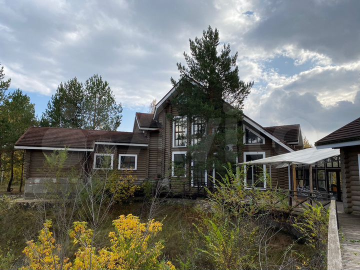 Дом 522 м² на участке 1,56 га